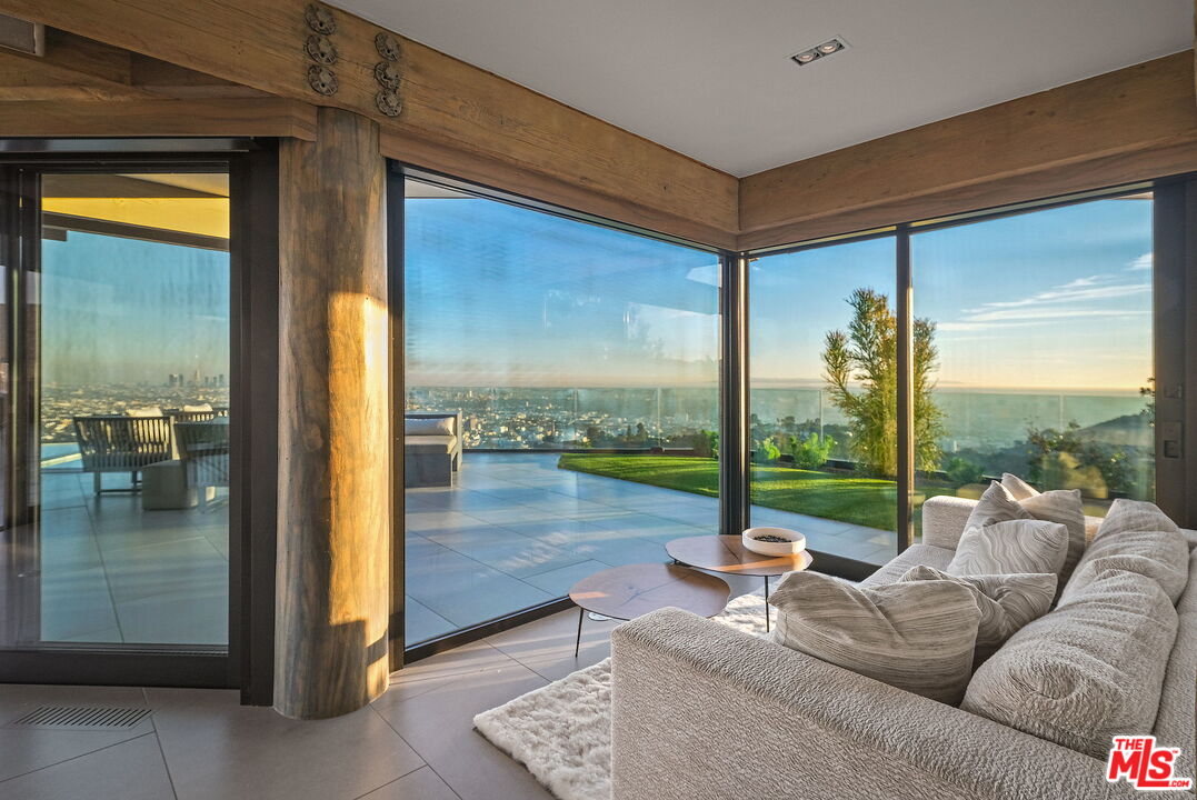 7000 Macapa Drive Los Angeles, CA 90068 - Photo 31 of 54