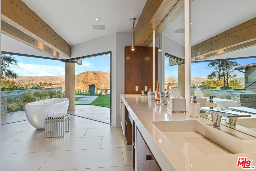 7000 Macapa Drive Los Angeles, CA 90068 - Photo 32 of 54