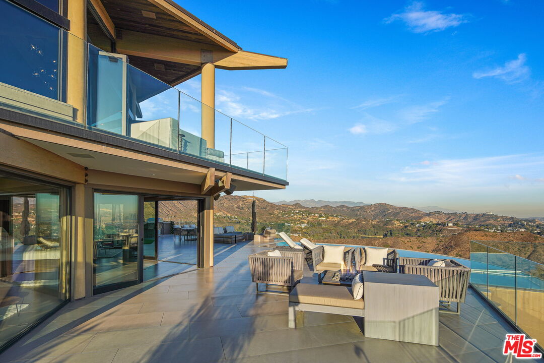 7000 Macapa Drive Los Angeles, CA 90068 - Photo 41 of 54