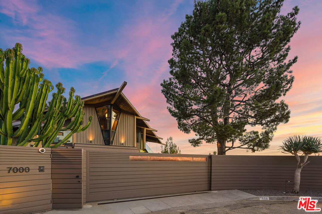 7000 Macapa Drive Los Angeles, CA 90068 - Photo 10 of 54