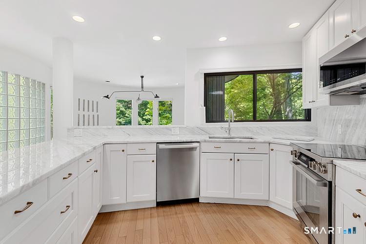 195 Steep Hill Road Weston, CT 06883 - Photo 4 of 32