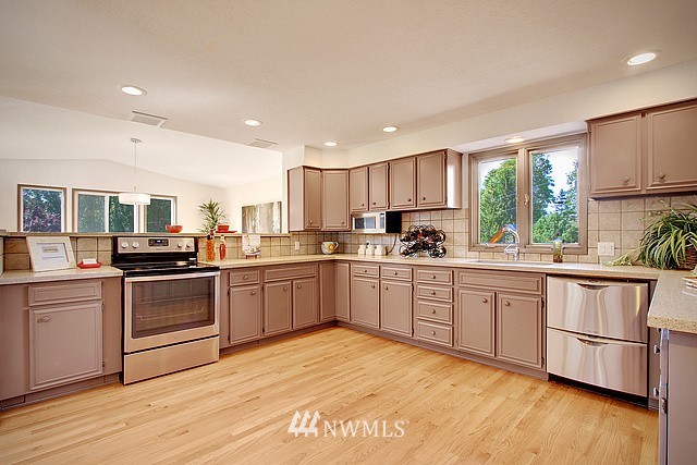 723 Caspers Street Edmonds, WA 98020 - Photo 5 of 21 Gallery Image 5