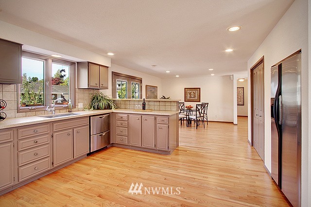 723 Caspers Street Edmonds, WA 98020 - Photo 6 of 21 Gallery Image 6