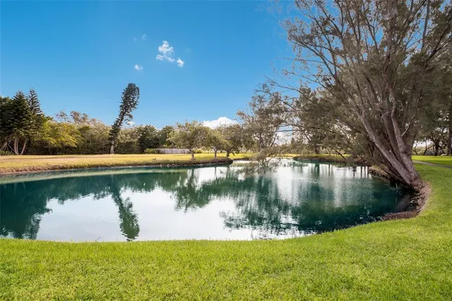 a tennis court that has tennis net