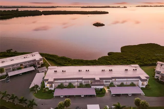 $339,000 | 4761 Independence Drive, Unit 4761, Bradenton, FL 34210