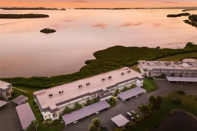 $339,000 | 4761 Independence Drive, Unit 4761, Bradenton, FL 34210