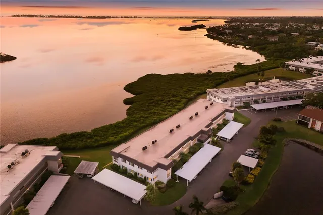 $339,000 | 4761 Independence Drive, Unit 4761, Bradenton, FL 34210