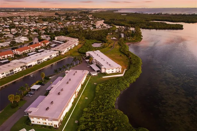 $339,000 | 4761 Independence Drive, Unit 4761, Bradenton, FL 34210