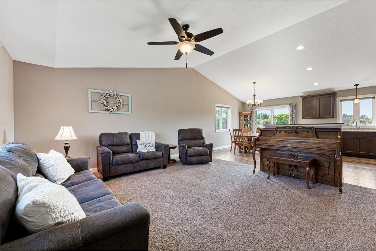 1604 Prairie Avenue Southwest Faribault, MN 55021 - Photo 4 of 42