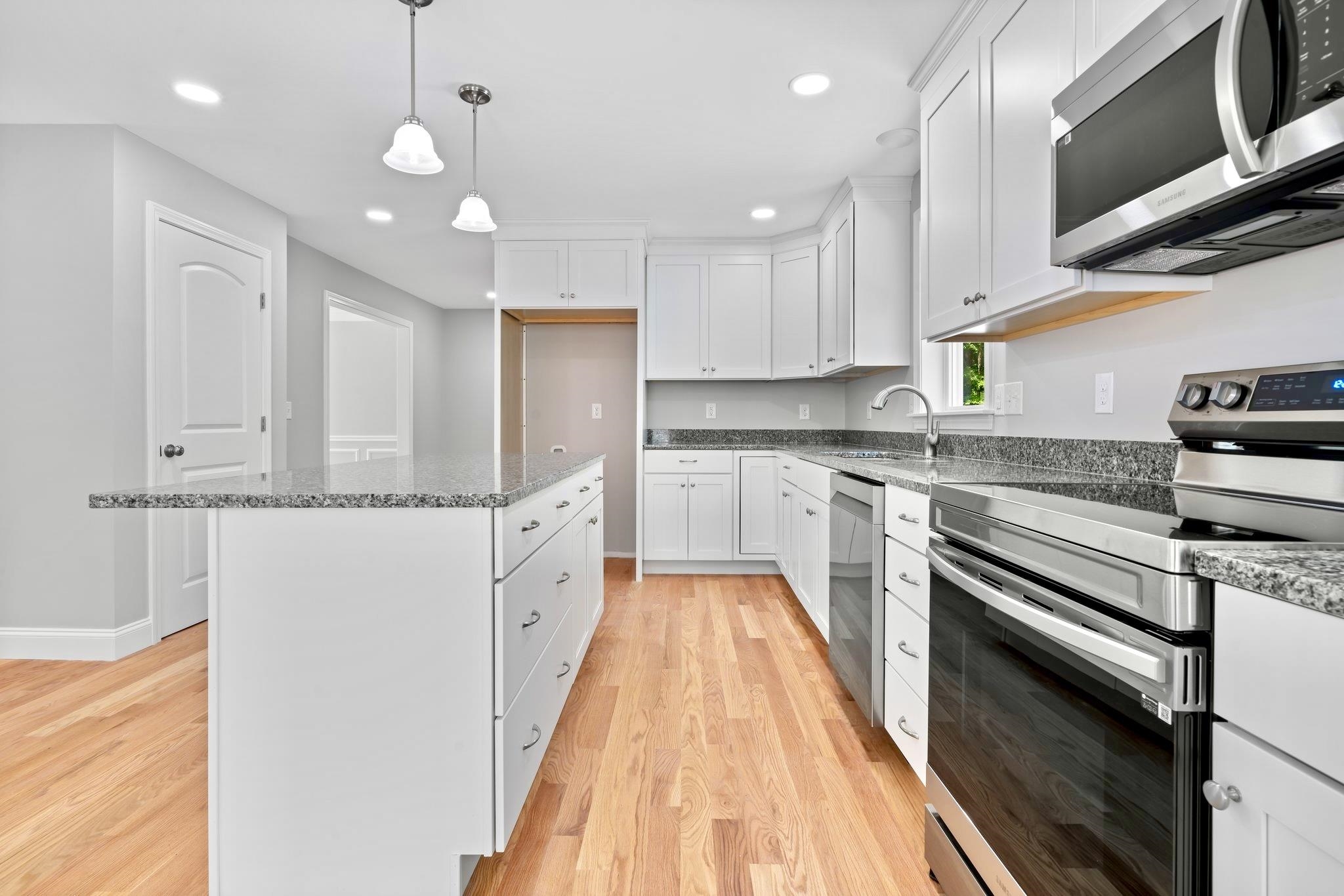 4 Lorelai Way Nashua, NH 03062 - Photo 2 of 18