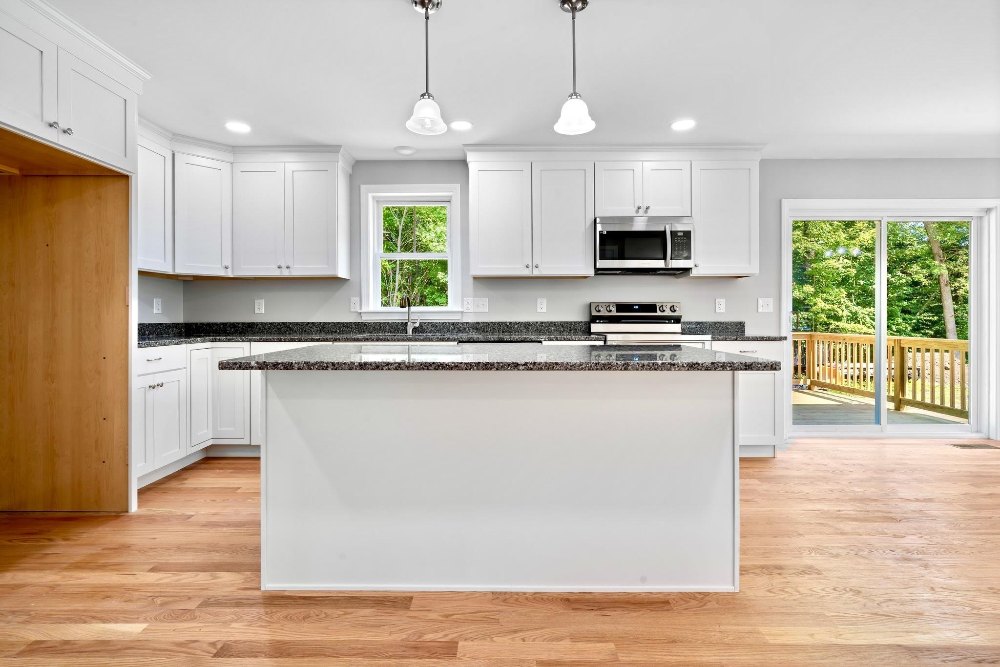 4 Lorelai Way Nashua, NH 03062 - Photo 3 of 18