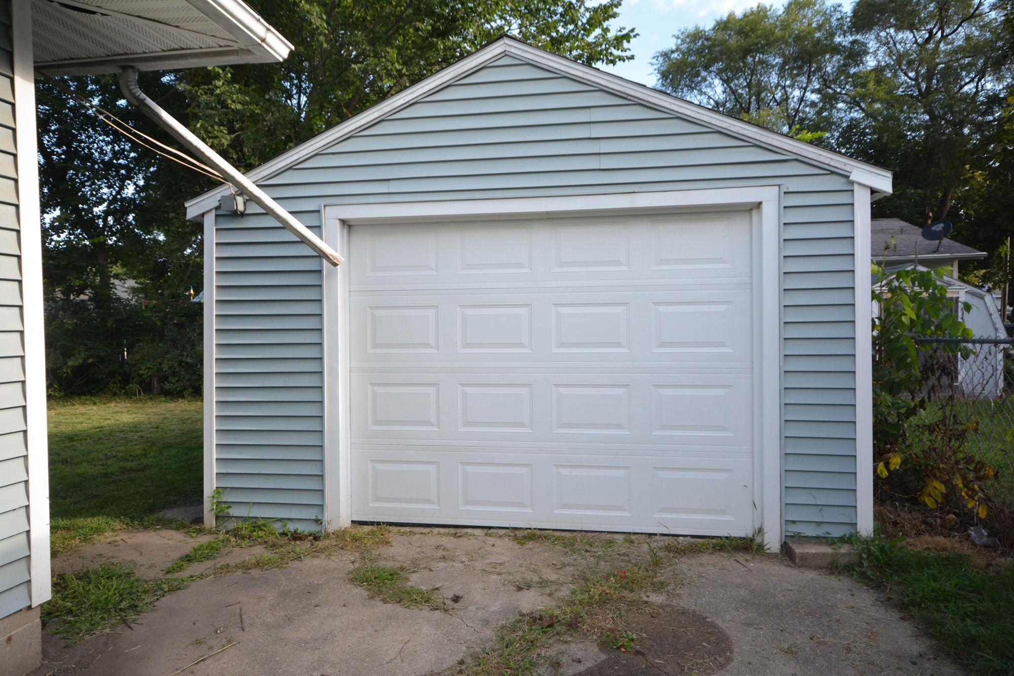 1013 9th Street Northeast Rochester, MN 55906 - Photo 2 of 17