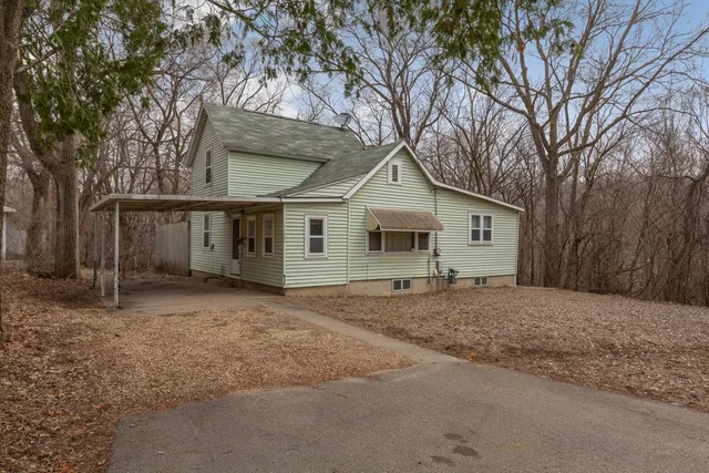 $147,000 | 122 13th Street Northeast, Faribault, MN 55021