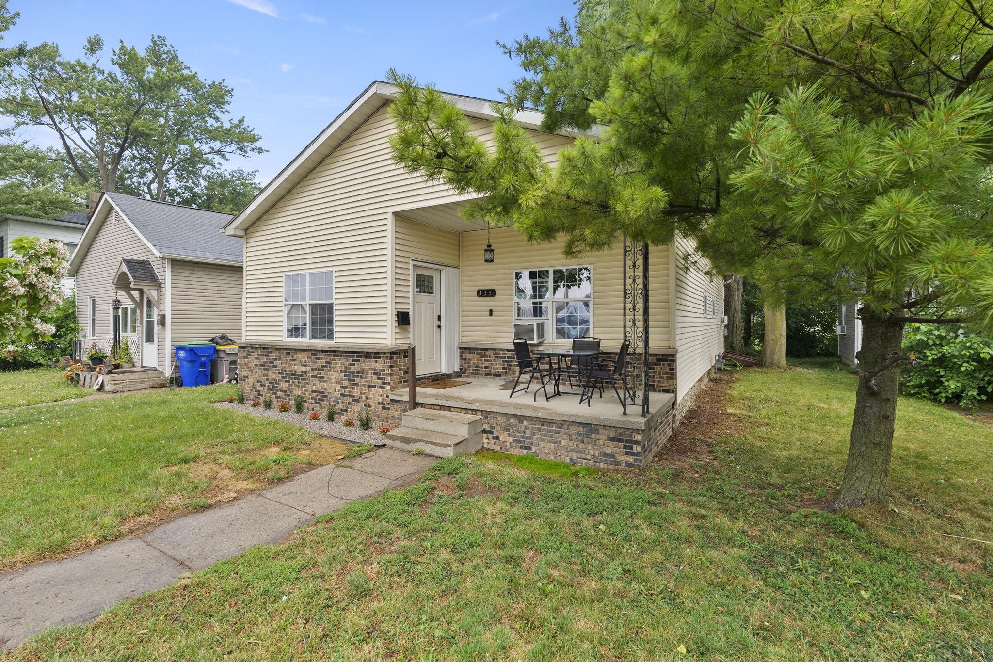 135 Depot Street Butler, IN 46721 - Photo 2 of 28