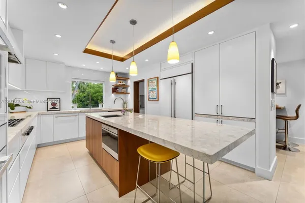$5,478,000 | 690 Warren Lane, Key Biscayne, FL 33149