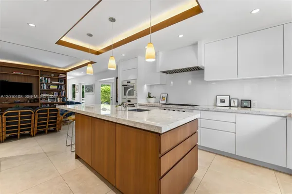 $5,478,000 | 690 Warren Lane, Key Biscayne, FL 33149