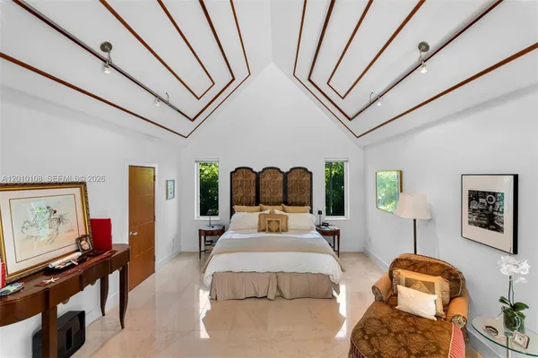 $5,478,000 | 690 Warren Lane, Key Biscayne, FL 33149