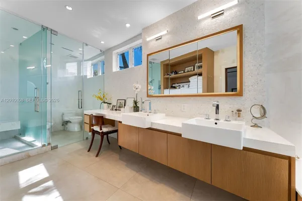 $5,478,000 | 690 Warren Lane, Key Biscayne, FL 33149