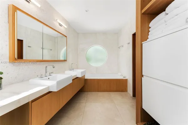 $5,478,000 | 690 Warren Lane, Key Biscayne, FL 33149