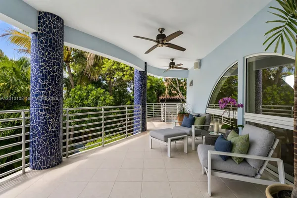 $5,478,000 | 690 Warren Lane, Key Biscayne, FL 33149