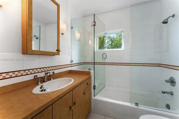 $5,478,000 | 690 Warren Lane, Key Biscayne, FL 33149