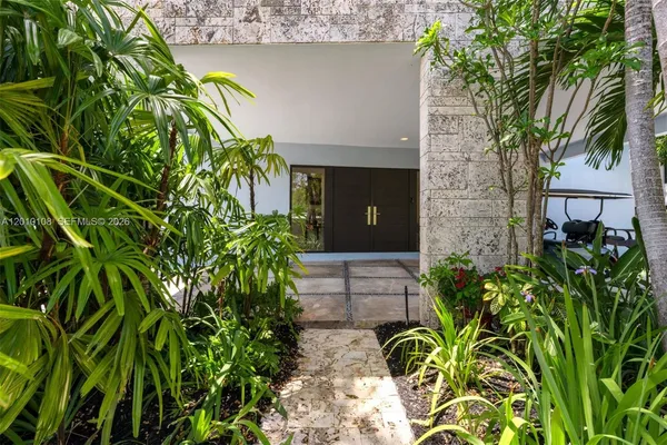 $5,478,000 | 690 Warren Lane, Key Biscayne, FL 33149