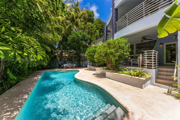 $5,478,000 | 690 Warren Lane, Key Biscayne, FL 33149