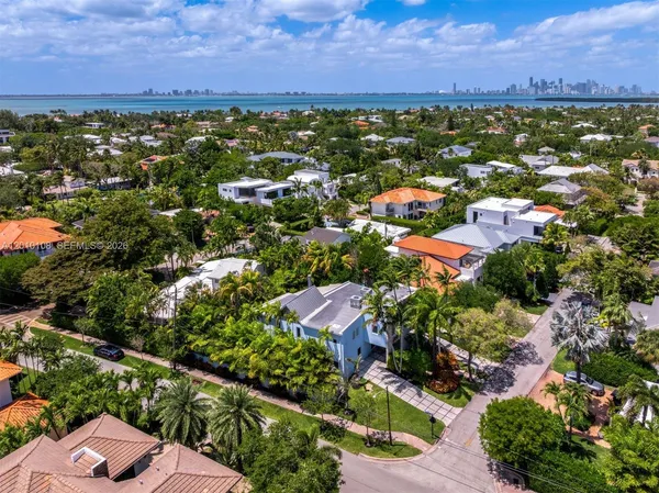 $5,478,000 | 690 Warren Lane, Key Biscayne, FL 33149