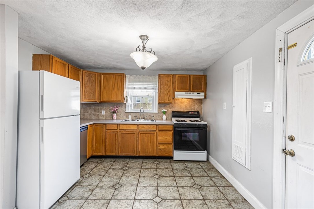25 Harrison Street Cumberland, RI 02864 - Photo 5 of 18