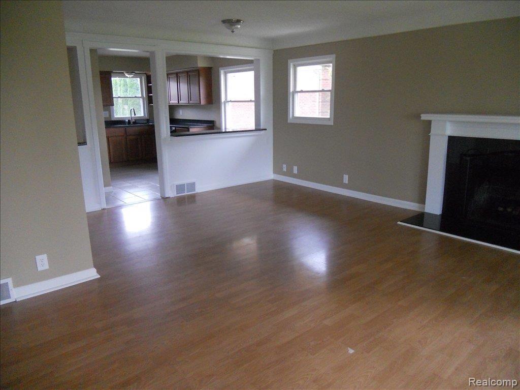 47350 Card Road Macomb, MI 48044 - Photo 4 of 11 houses22
