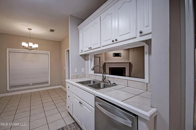 $243,000 | 2017 Rolling Hill Drive, Brandon, MS 39042