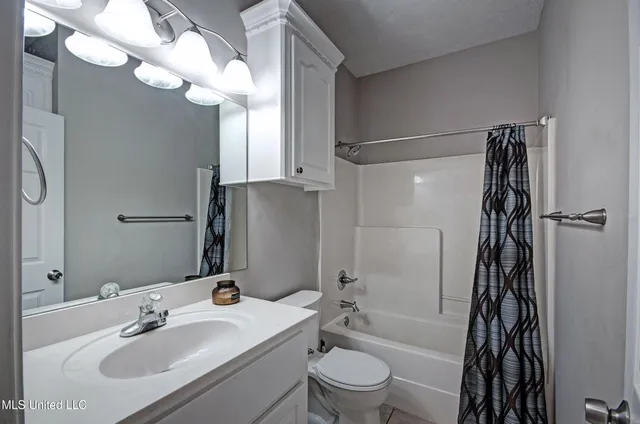 $243,000 | 2017 Rolling Hill Drive, Brandon, MS 39042