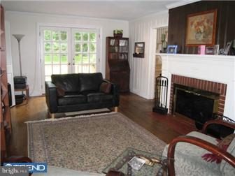 3 Effingham Road Yardley, PA 19067 - Photo 2 of 12 Living Room