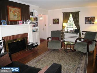 3 Effingham Road Yardley, PA 19067 - Photo 3 of 12 Living Room