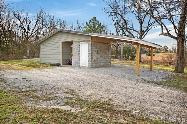 $229,900 | 23921 County Road 5-800M, Lebanon, MO 65536