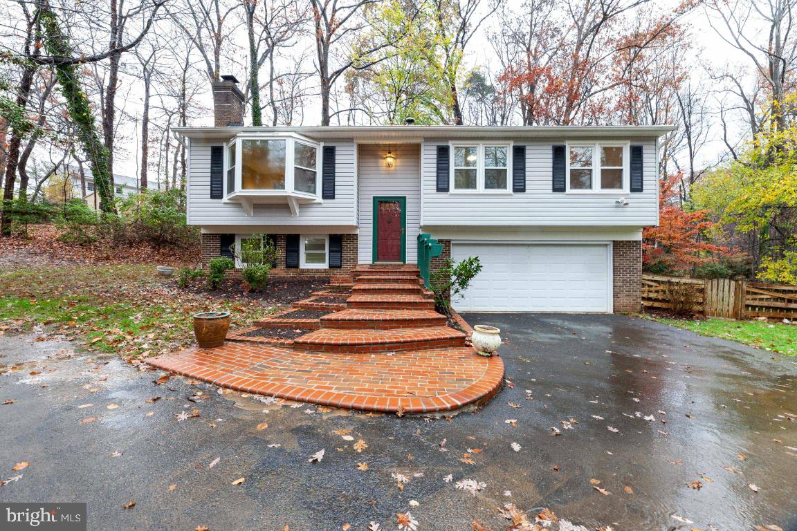 9944 Murnane Street Vienna, VA 22181 - Photo 2 of 42 Nicely maintained 2-level home with addition