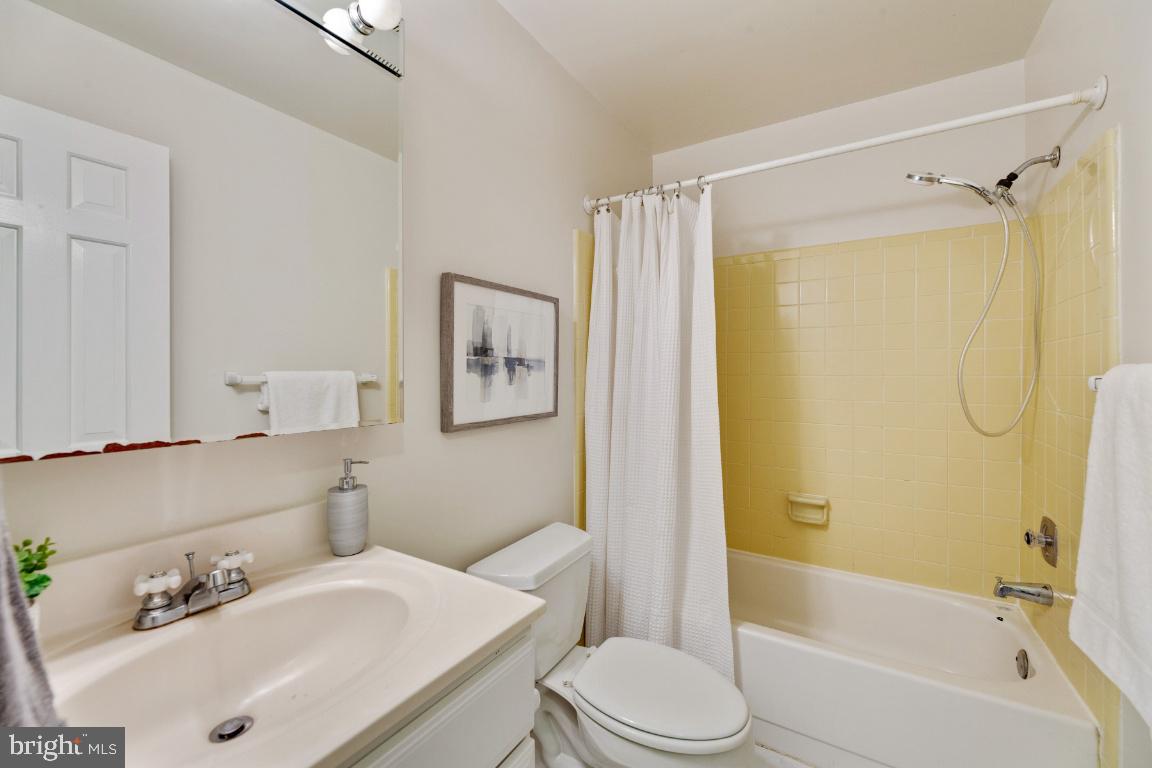 9944 Murnane Street Vienna, VA 22181 - Photo 27 of 42 Hall Bath #2