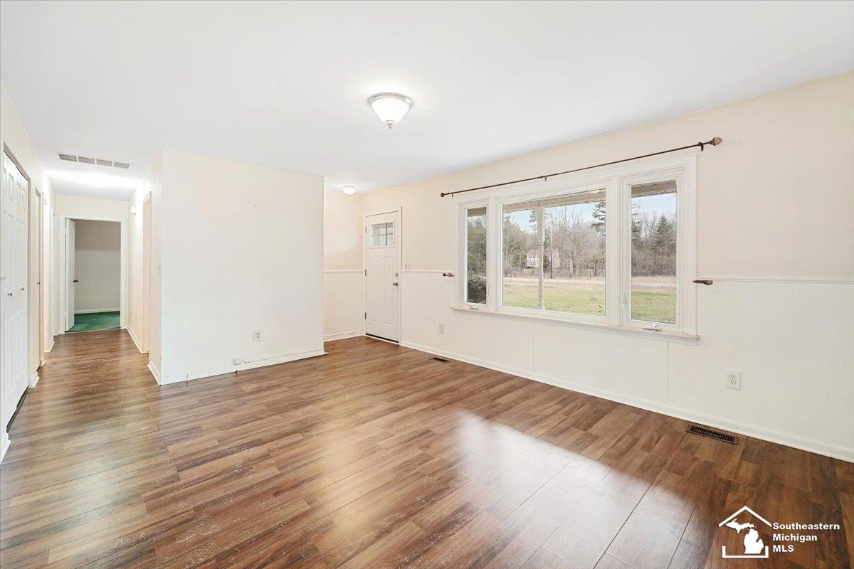 21299 Merriman Road New Boston, MI 48164 - Photo 5 of 20