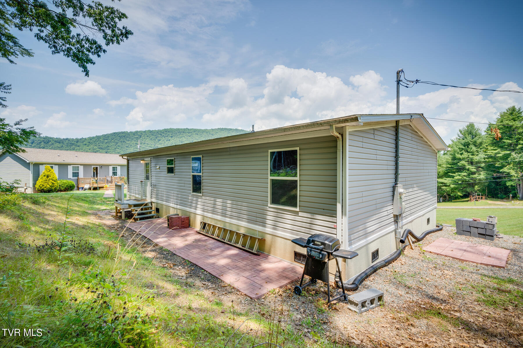 1184 Myrtle Drive Butler, TN 37640 - Photo 20 of 31 021