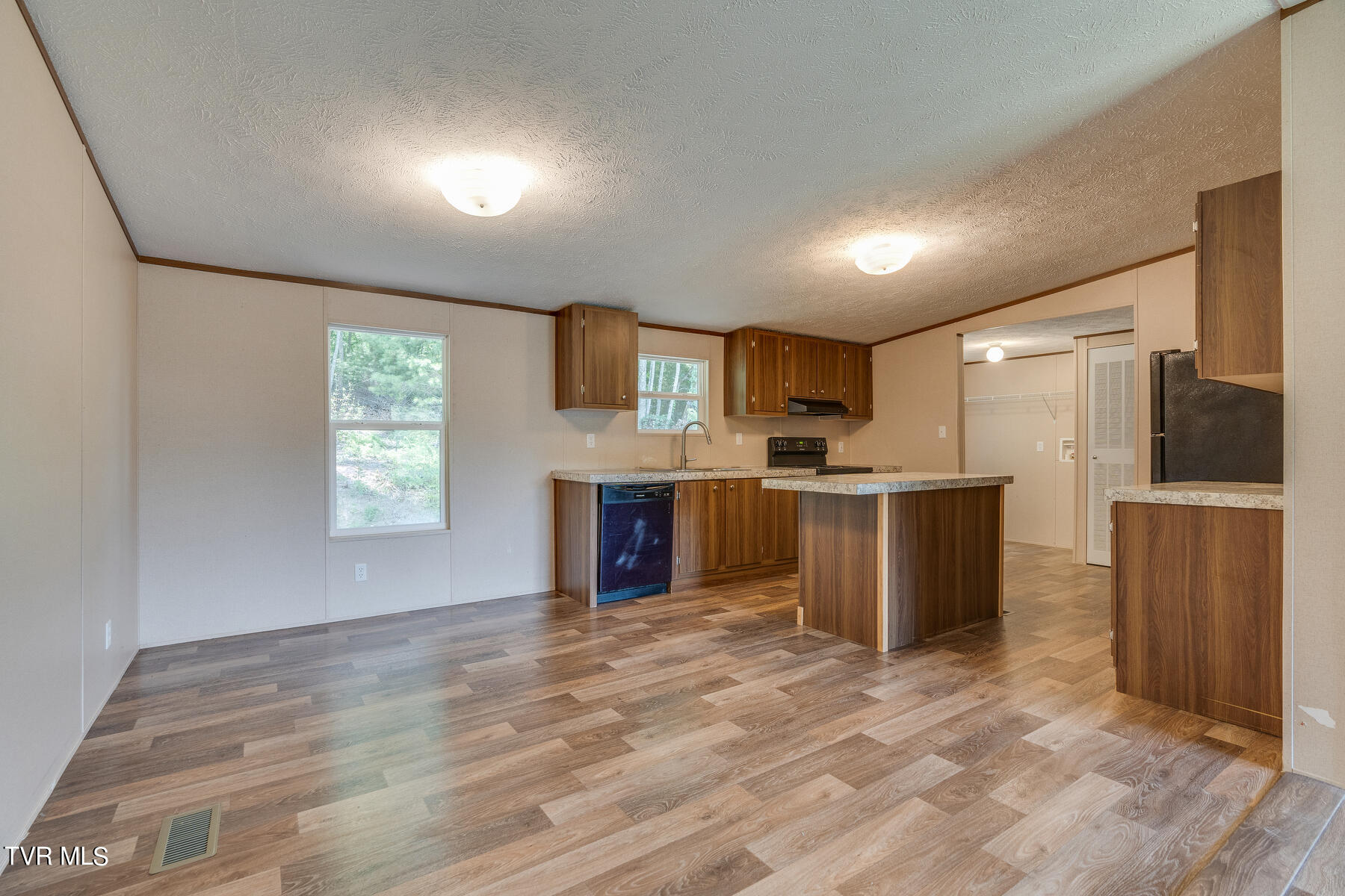 1184 Myrtle Drive Butler, TN 37640 - Photo 7 of 31 007