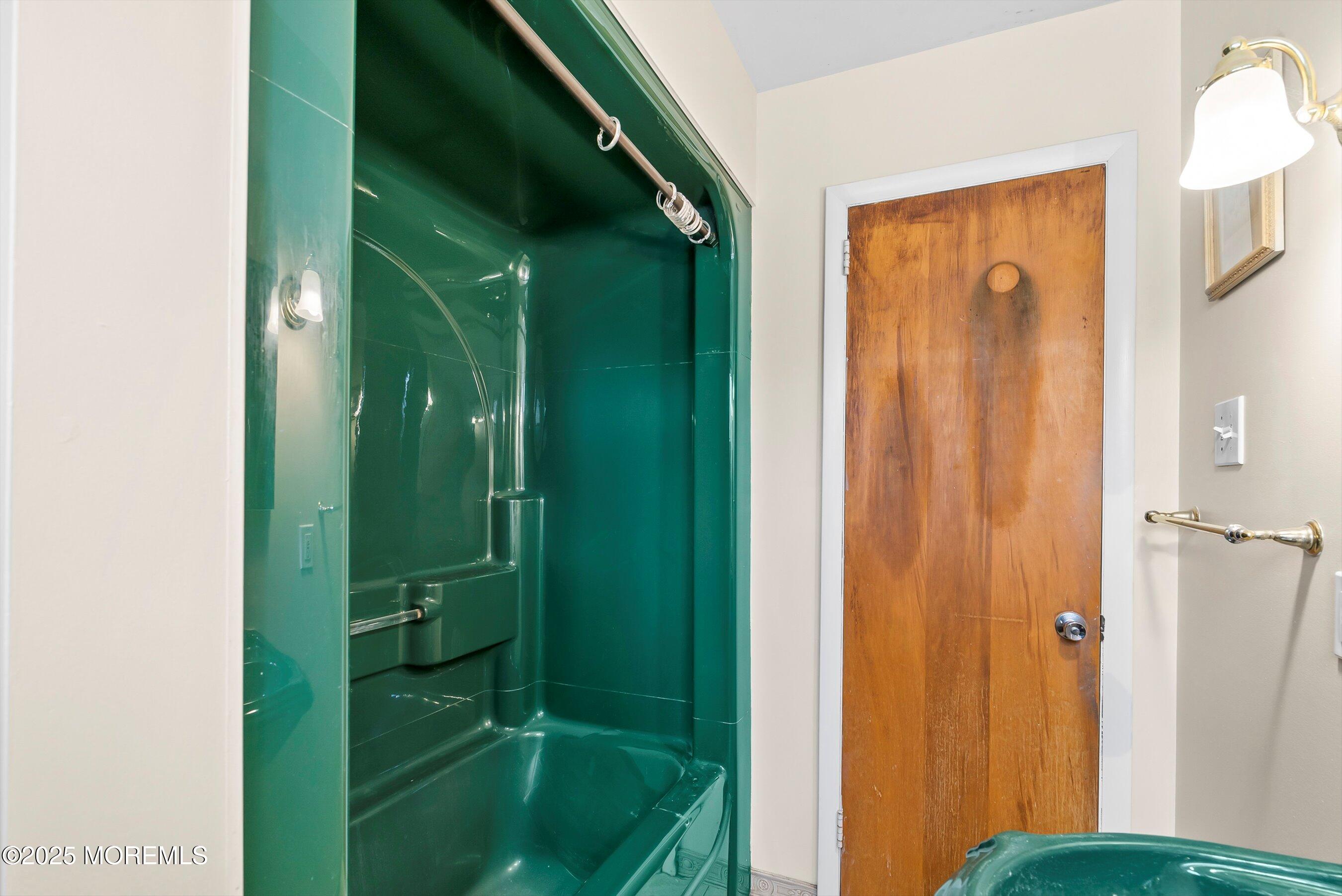 212 Kingsley Road Cherry Hill, NJ 08034 - Photo 19 of 27 24-Bath 2B