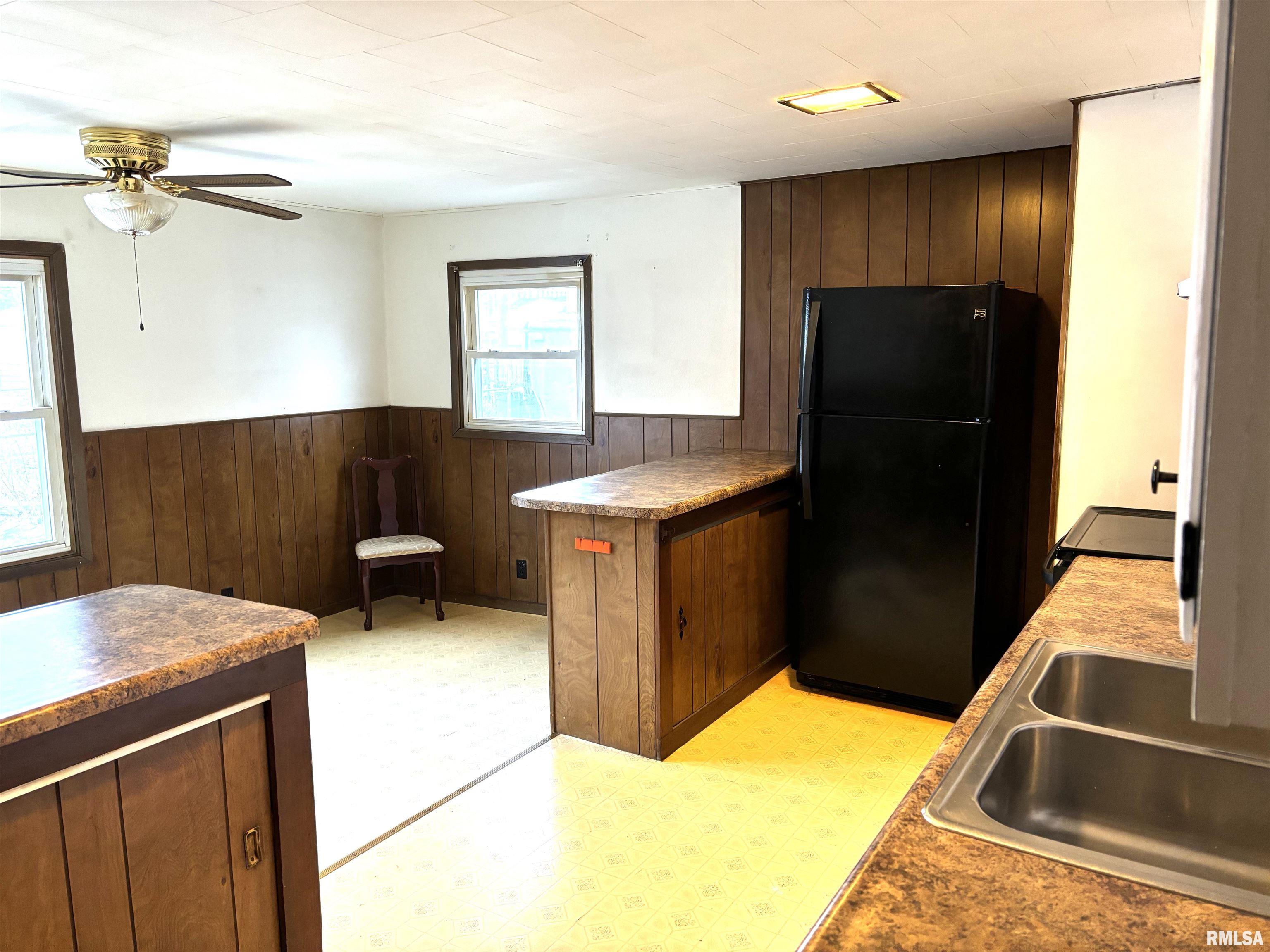 2245 South 10th Street Springfield, IL 62703 - Photo 14 of 17
