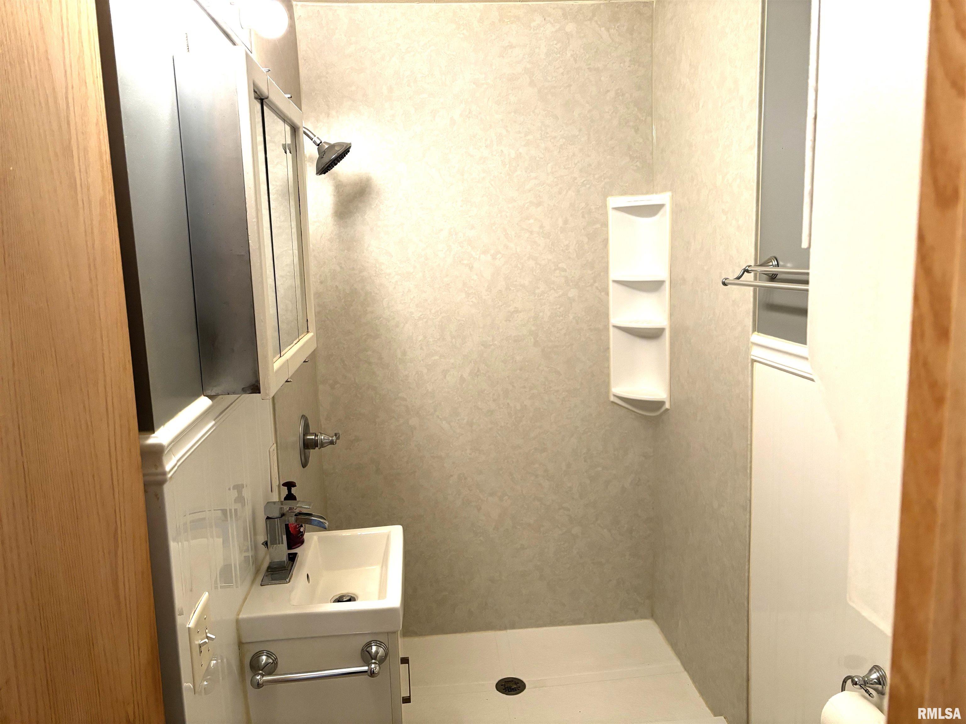 2245 South 10th Street Springfield, IL 62703 - Photo 8 of 17