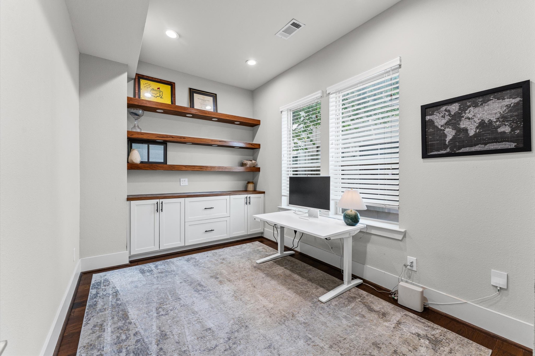 910 West 18th Street, Unit B Houston, TX 77008 - Photo 11 of 28 Dedicated study located on the second-floor adjacent to the kitchen.