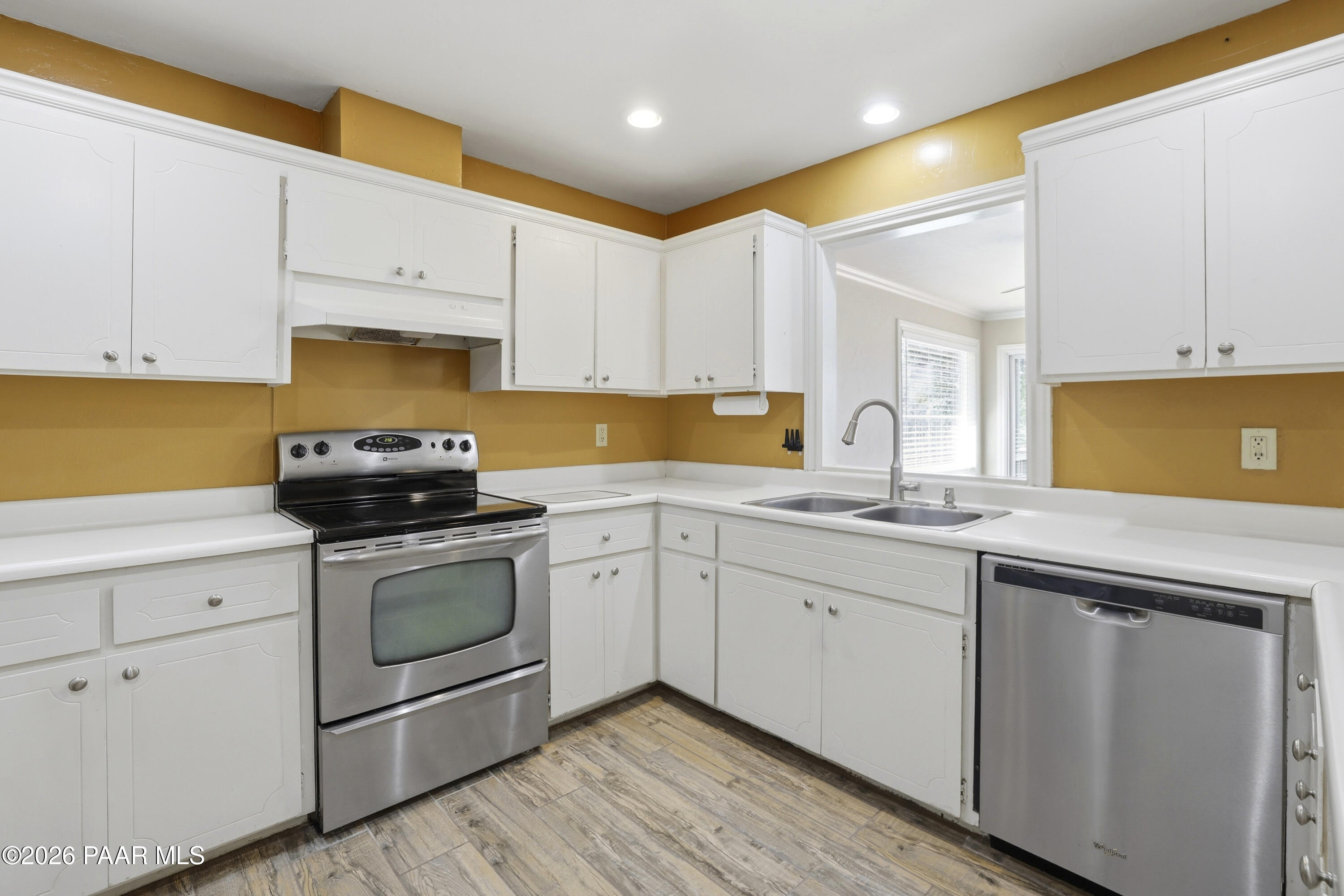 1690 West Oneal Road Prescott, AZ 86305 - Photo 18 of 61 Kitchen