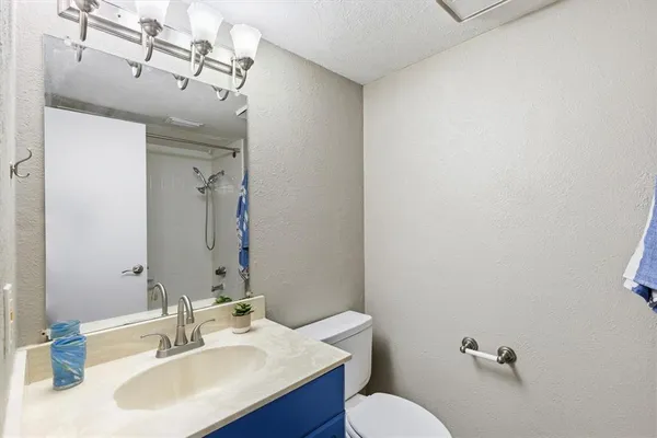 $194,990 | 2535 Wedglea Drive, Unit 224, Dallas, TX 75211