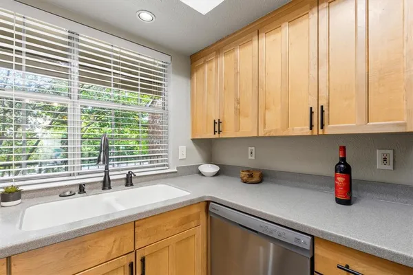 $194,990 | 2535 Wedglea Drive, Unit 224, Dallas, TX 75211