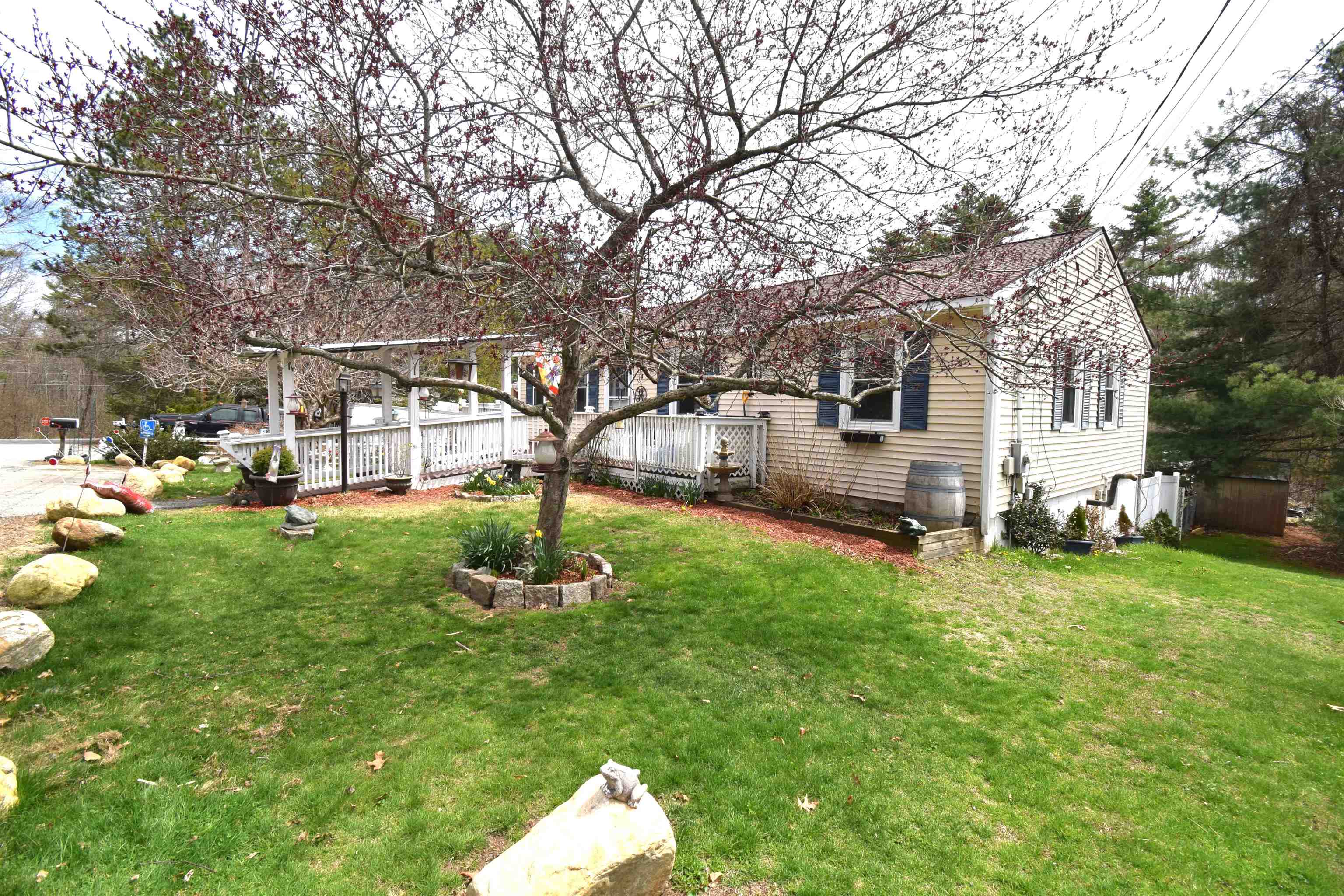 4 Independence Avenue Kingston, NH 03848 - Photo 2 of 43