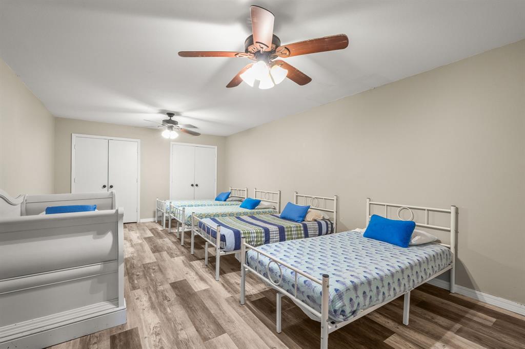 664 Lake Point Loop Pottsboro, TX 75076 - Photo 29 of 40 a very nice looking room with a table and chairs