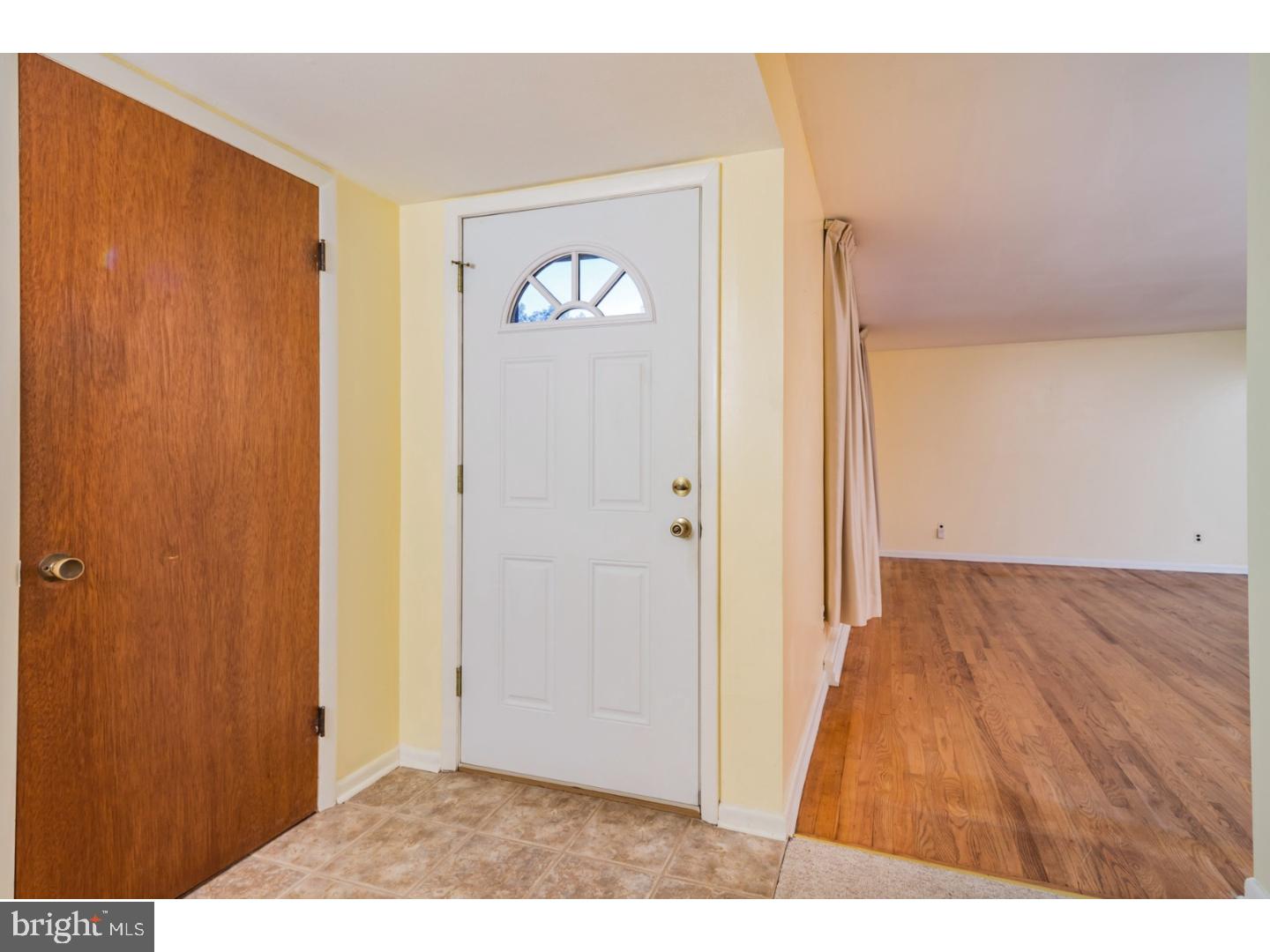 84 Woosamonsa Road Pennington, NJ 08534 - Photo 3 of 25